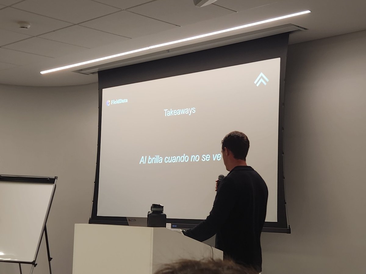 Tremenda charla <a href="/fpingham/">Francisco</a>! Contenido, slides y delivery 👏 👏

"AI brilla cuando no se ve". Me la re llevo