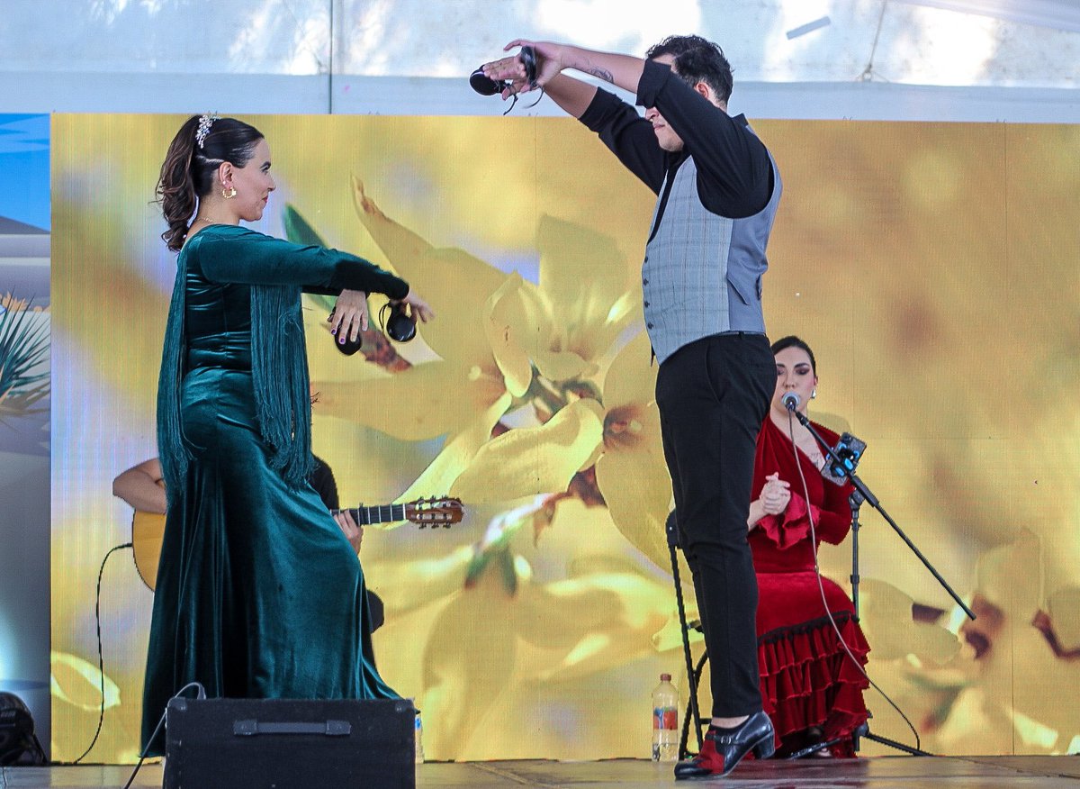 Filcocoyoacan's tweet photo. ¡Espectáculo escénico-literario en la FILCO!
"Pétalos perdidos" une literatura, música y danza flamenca en una experiencia cultural única.

#FILCO2025 #PétalosPerdidos #Literatura #Música #DanzaFlamenca #Cultura https://t.co/GHArY80dQr