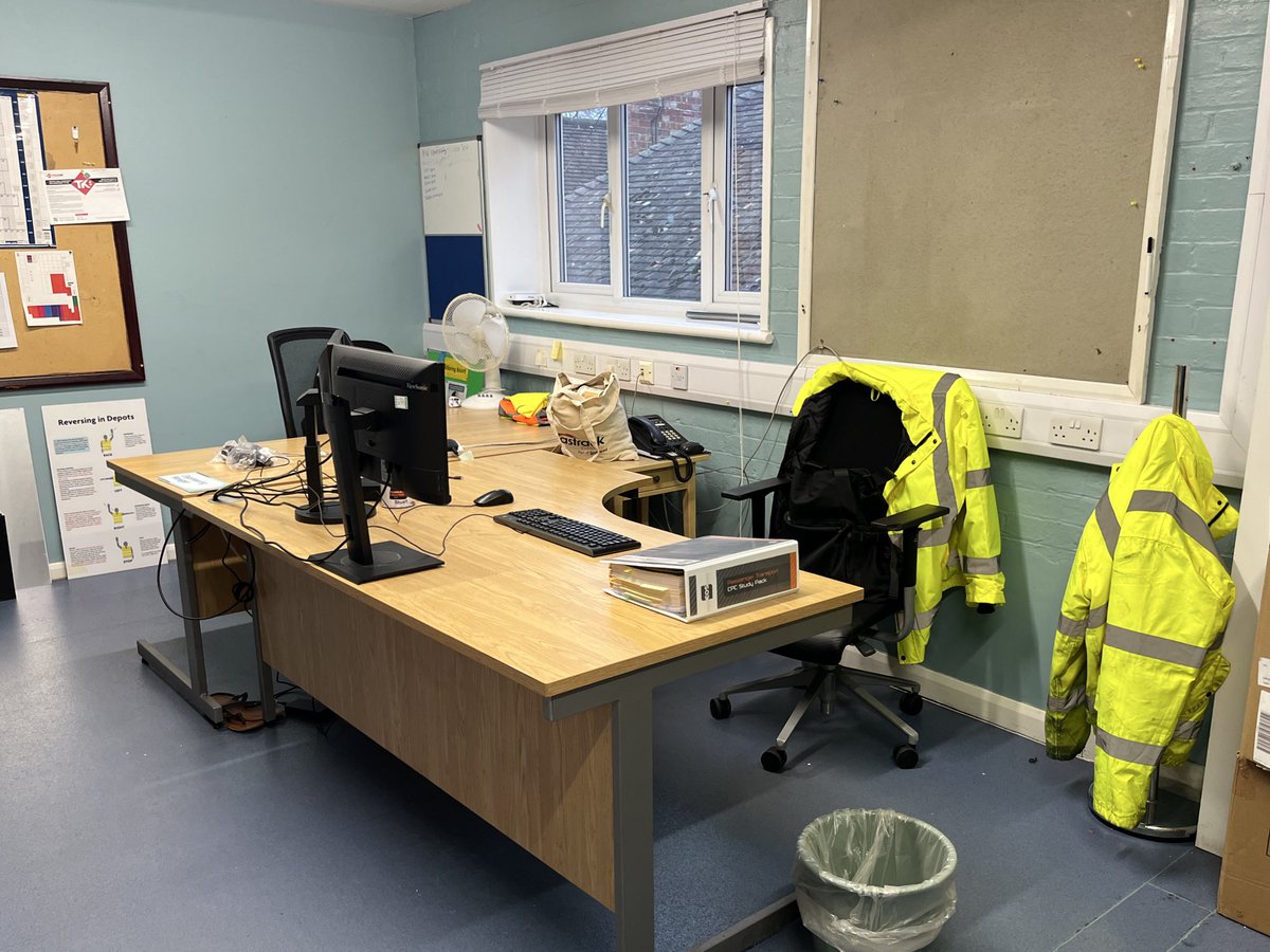 Technically… playing OMSI is working from home?🤪🤔

7 gruelling course days later, feel like getting the laptop out for a rest night.🎮
 
Conveniently found a spot where I can hide to study for the rest of the week before finishing today too.📚🤓