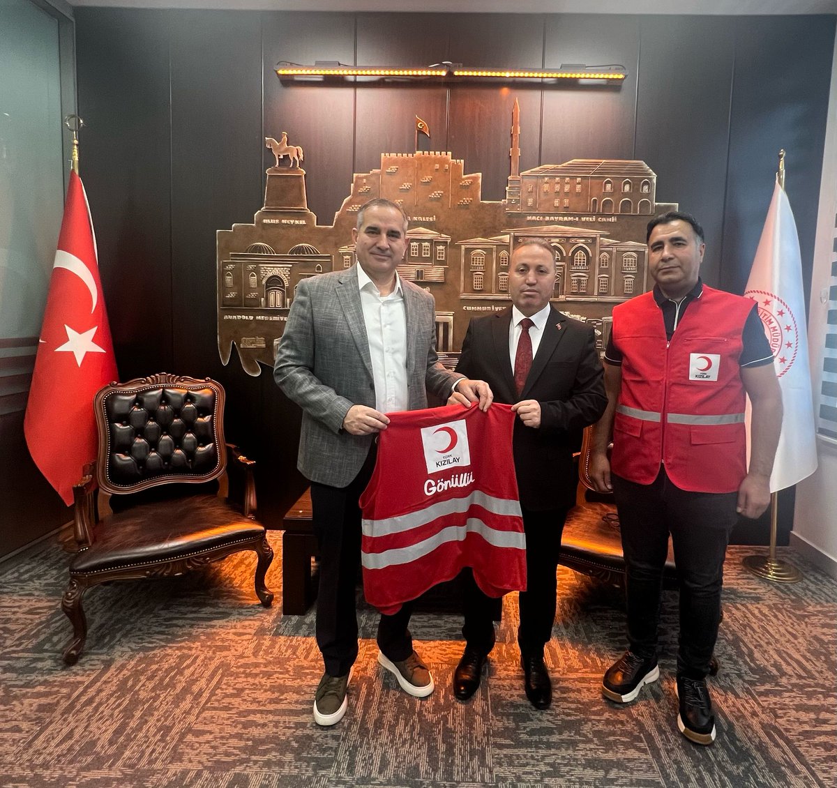 Türk Kızılay Altındağ şube başkanımız Sayın Seyit Ali Kurtuluş Altındağ ilçe milli eğitim müdürü Sayın Hasan Yıldırım ı ziyaret ederek istişarelerde bulunmuşlardır ilgi ve alakaları için teşekkür ederiz.
<a href="/Kizilay/">Türk Kızılay</a> 
<a href="/FatmaMericYlmaz/">Prof. Dr. Fatma Meriç Yılmaz</a>
<a href="/kizilayankara/">Türk Kızılay Ankara İl Merkezi</a>
<a href="/sakurtulus/">Seyit Ali KURTULUŞ</a> 
<a href="/altindagmem/">Altındağ İlçe Milli Eğitim Müdürlüğü</a>