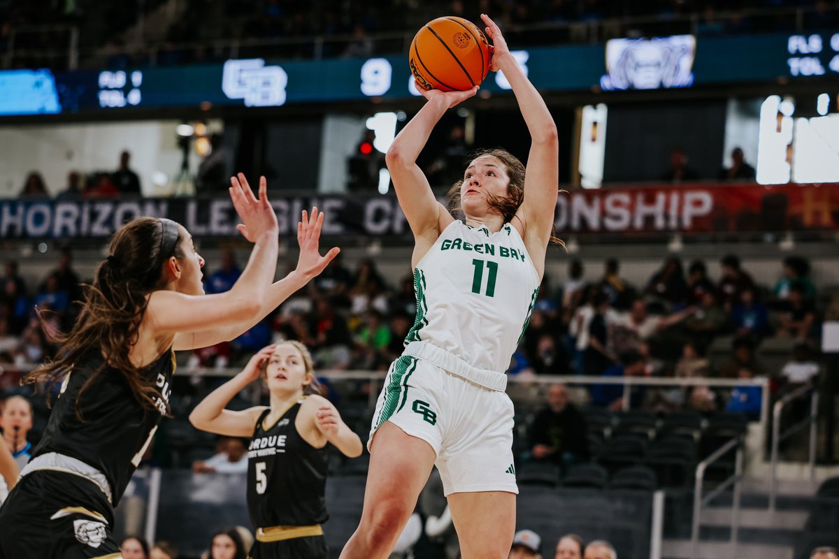 Natalie Mc𝙈𝙖𝙧𝙘𝙝. 

The 𝙤𝙣𝙡𝙮 women’s basketball player to be named Horizon League Tournament MVP back-to-back years.

#RiseWithUs | #MarchStartsHere