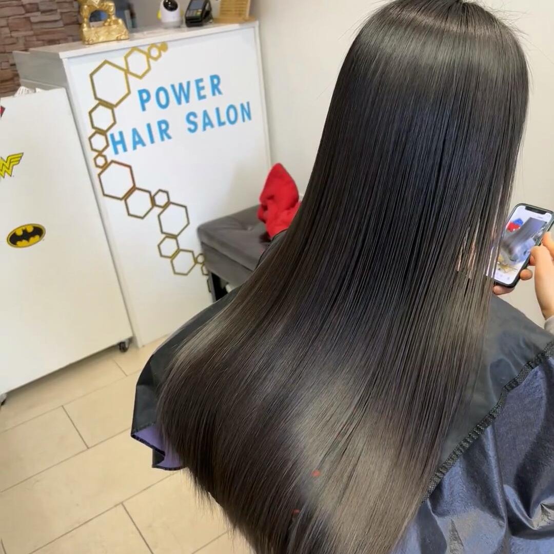 kaurpreet0203's tweet photo. Super happy with the straightening experience! Straight hair just feels different 🤣🤣🤣! https://t.co/M7NgtPUq41