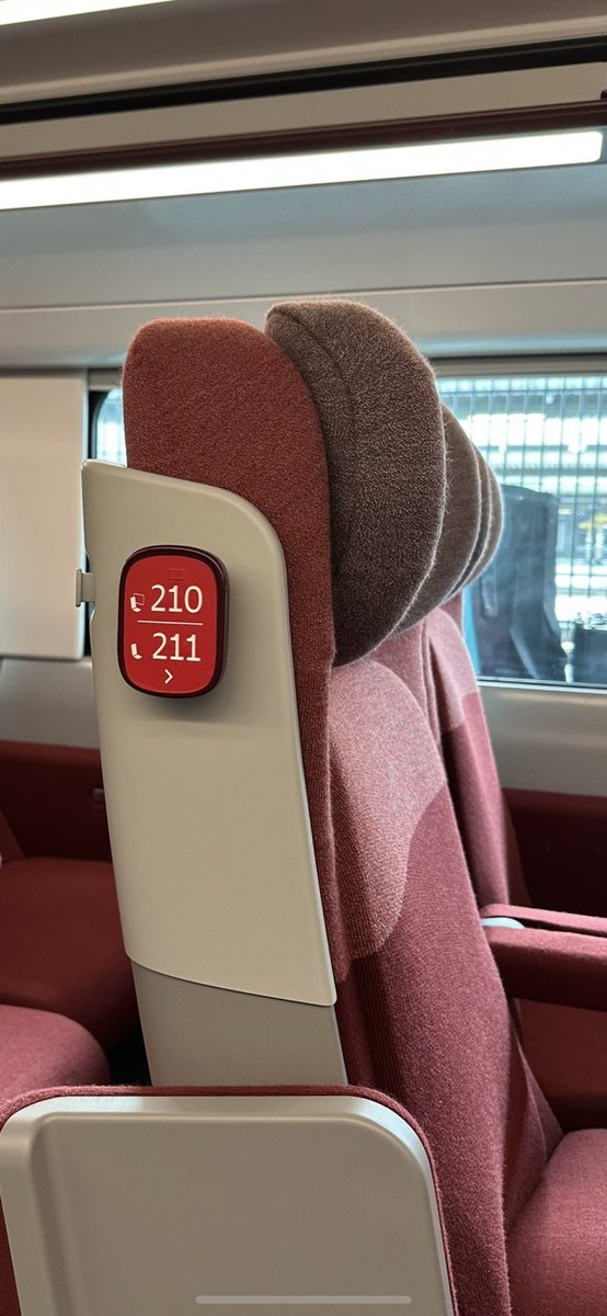 Lefkeo's tweet photo. @jcpret @Julien_cdb_sncf @TGVINOUI https://t.co/qfCJkKX14R