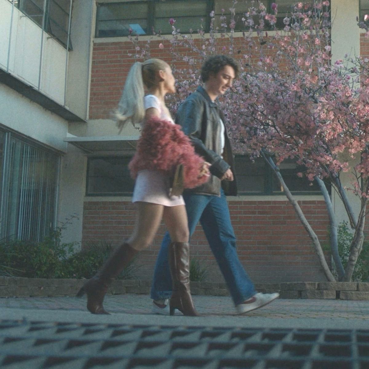 i get her bc i would also be smiling like this if i didn’t have an annoying ass man in my memories