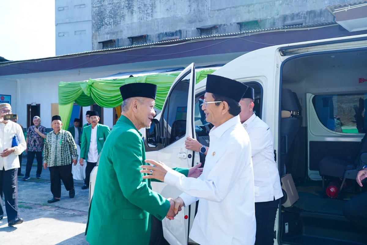 pbmathlaulanwar's tweet photo. Terimakasih Bapak Menteri Agama RI @Kemenag_RI Prof Dr KH Nasarudin Umar, MA. telah berkunjung ke Kantor PBMA https://t.co/P4TEfwPIRd