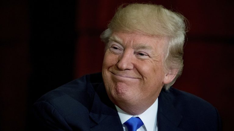 🇺🇸🇨🇦El presidente de EE.UU., Donald Trump, ha intensificado la guerra comercial contra Canadá con nuevas medidas, anunciadas este martes en un mensaje publicado en su cuenta oficial de la red Truth Social.

🔗acortar.link/SWxkKP