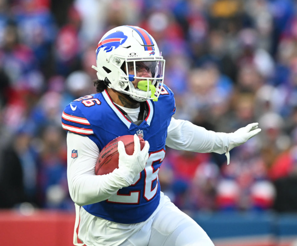 JFowlerESPN's tweet photo. Running back Ty Johnson is returning to the #Bills on a two-year deal, per source. 

Johnson emerged as a versatile third-down back for Buffalo, now gets rewarded. https://t.co/grGAmHzov7