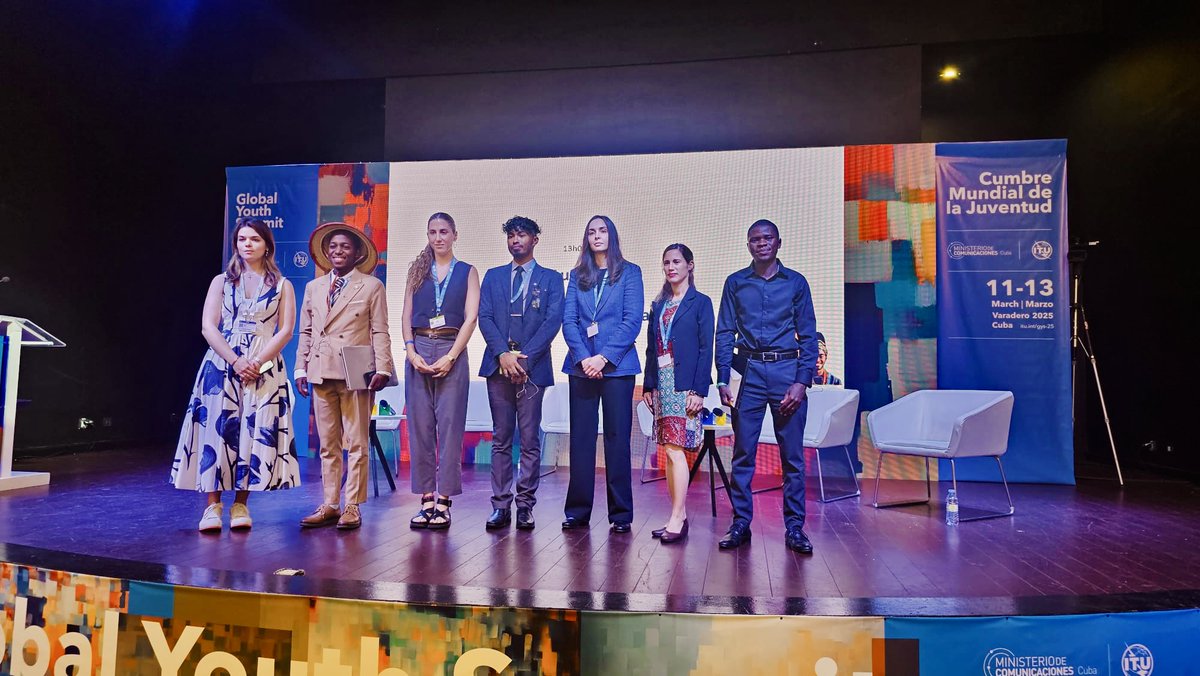 Fundación Gran Chaco (@fgranchaco) on Twitter photo 🌎 La voz del Gran Chaco en la Cumbre Mundial de la Juventud de la <a href="/ITU/">Int’l Telecommunication Union</a> #CUBA
En el panel "Empoderamiento digital de los jóvenes", Catalina Carbajo de <a href="/fgranchaco/">Fundación Gran Chaco</a> compartió la experiencia de inclusión digital para juventudes indígenas y rurales chaqueñas.
#InclusiónDigital 🌎 La voz del Gran Chaco en la Cumbre Mundial de la Juventud de la <a href="/ITU/">Int’l Telecommunication Union</a> #CUBA
En el panel "Empoderamiento digital de los jóvenes", Catalina Carbajo de <a href="/fgranchaco/">Fundación Gran Chaco</a> compartió la experiencia de inclusión digital para juventudes indígenas y rurales chaqueñas.
#InclusiónDigital