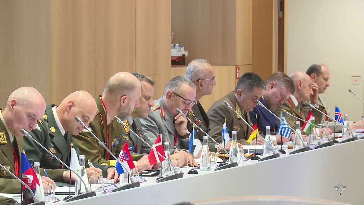 AdmTonyRadakin_'s tweet image. Today I joined my French counterpart, Thierry Burkhard, as co-host for a gathering of 37 nations and 34 defence chiefs to discuss support for Ukraine, and Europe’s role in resolving the conflict in coordination with the US.