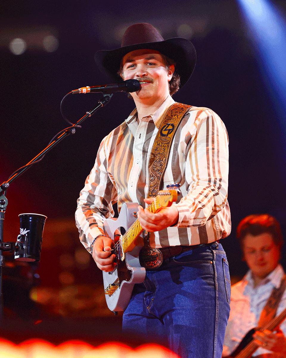 RODEOHOUSTON's tweet photo. Now we know dirt turns to gold 🤩 https://t.co/EowiWTX9tb