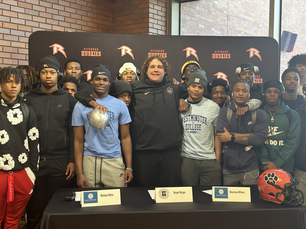 Congratulations to our 2025 Ritenour Football College signees!!
#RitenourFootball
#Brotherhood
#TrustTheProcess