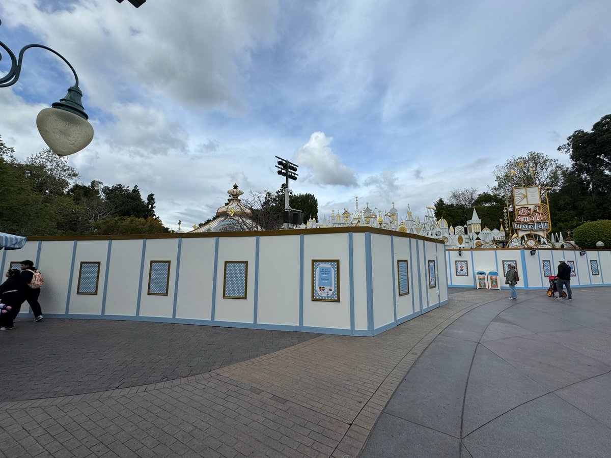 DisneyScoopGuy's tweet photo. There’s a decent sized construction wall near the It’s A Small World Toy Shop at Disneyland https://t.co/d6cAsUZ2fo