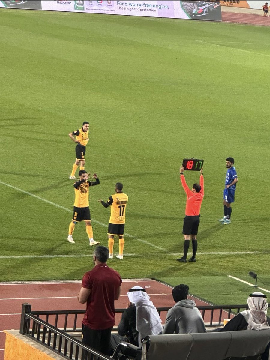 اجمل مافي المباراه (17 ) شخصآ تعرفه وتثق به   #القادسيه_النصر_الاماراتي