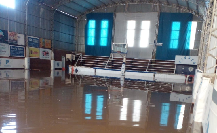 La Capital del Básquet vive una inundación sin precedentes por la que varías leyendas del deporte y asociaciones se movilizan. Qué sabemos de los clubes en la catástrofe.

Bahía Blanca bajo agua: el panorama de los clubes afectados basquetplus.com/bahia-blanca-i…