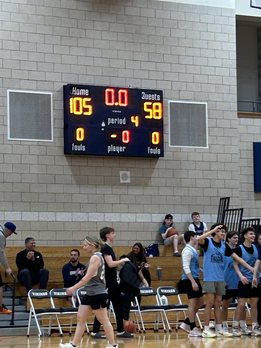 EBVSP's tweet image. Great job tonight to Guns N' Hoses for organizing &amp;amp; hosting their inaugural bball game vs the upper classmen varsity players!Who knew our scoreboard displays scores over 99?? Congrats to varsity players and the Guns n Hoses scholarahip recipients. @EBLadyVikings @EBvikingsbball