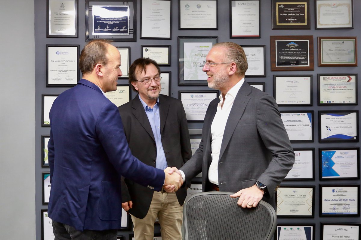 Trabajo en equipo que da resultados. Recibí con gratitud una placa de reconocimiento por parte de #GLNMéxico, por el apoyo brindado desde su llegada a Querétaro. Este logro es muestra del esfuerzo conjunto para fortalecer la industria y generar más empleos en nuestro estado.