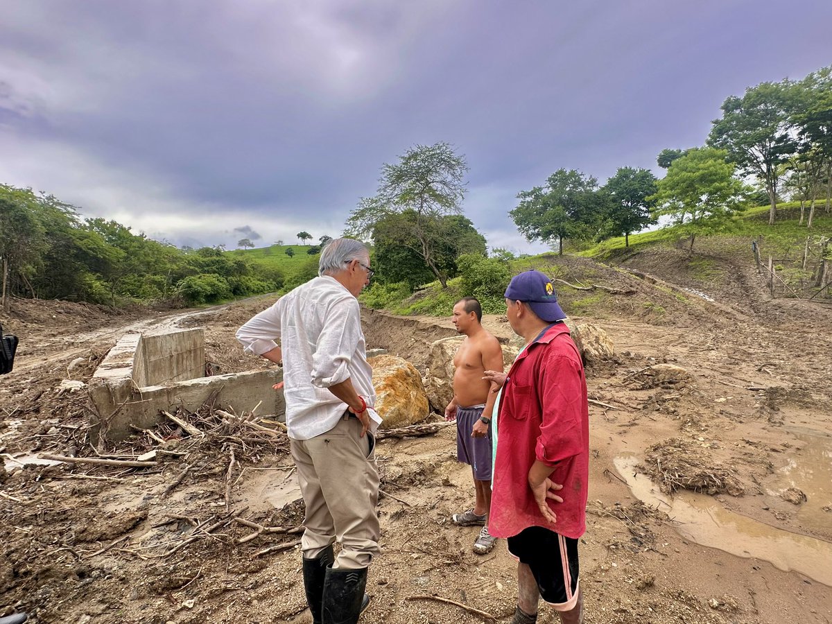 Qué impotencia ver cómo ha quedado nuestro cantón y querer ayudar a todos y no dar abasto. 

Hoy, más que nunca, necesitamos unión, solidaridad y acción. Sigamos trabajando juntos por Sucre, porque cada esfuerzo cuenta y cada mano extendida hace la diferencia.
