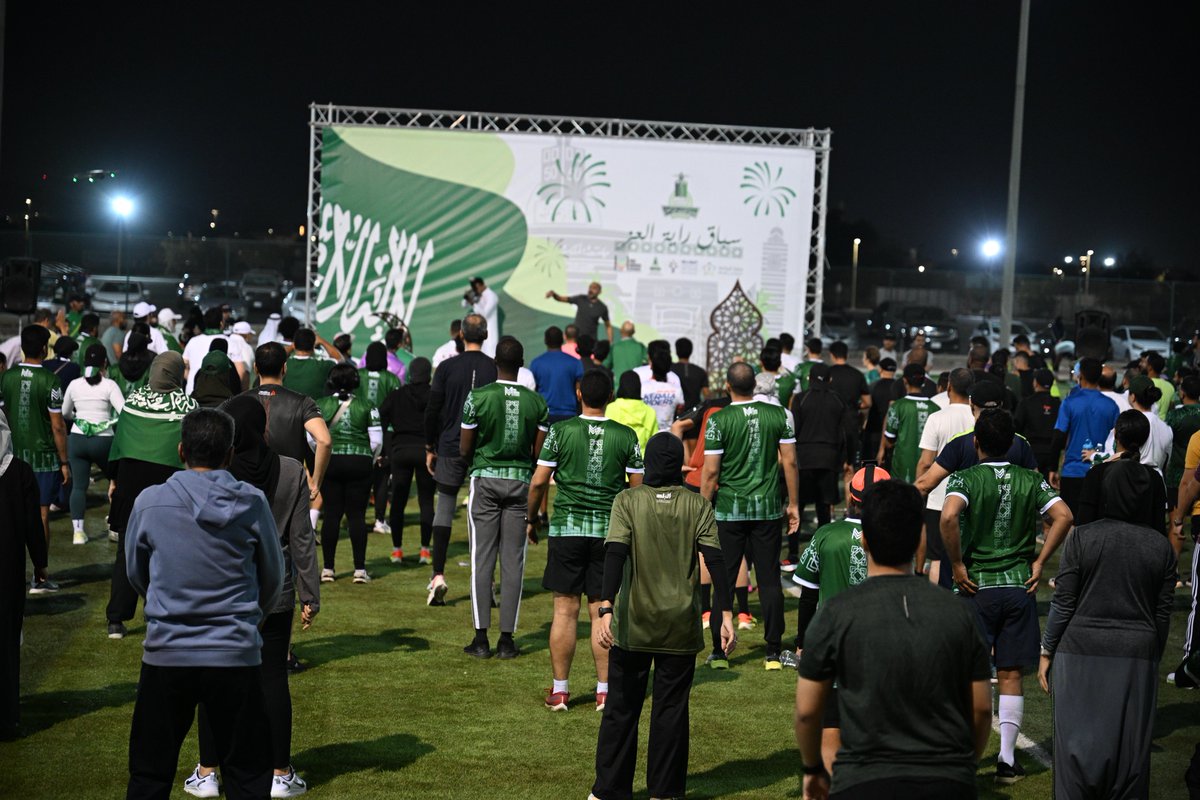 جامعة الملك عبدالعزيز (@kauedu_sa) on Twitter photo بمناسبة #يوم_العلم 🇸🇦، نظّمت #جامعة_الملك_عبدالعزيز ممثلة في #عمادة_شؤون_الطلاب ، بالتعاون مع وزارة الرياضة، والاتحاد السعودي للرياضة الجامعية، ونادي مسافات، والمستشفى الجامعي #سباق_راية_العز؛ احتفالًا بيوم العلم السعودي، وتعزيزًا للهوية الوطنية، وترسيخًا لقيم المملكة العريقة بمناسبة #يوم_العلم 🇸🇦، نظّمت #جامعة_الملك_عبدالعزيز ممثلة في #عمادة_شؤون_الطلاب ، بالتعاون مع وزارة الرياضة، والاتحاد السعودي للرياضة الجامعية، ونادي مسافات، والمستشفى الجامعي #سباق_راية_العز؛ احتفالًا بيوم العلم السعودي، وتعزيزًا للهوية الوطنية، وترسيخًا لقيم المملكة العريقة