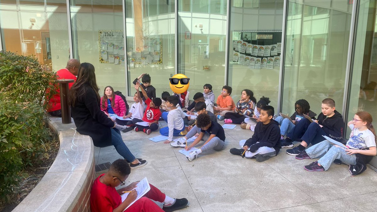 MrsGRichardson's tweet photo. When the weather is nice, we learn outside. The students completed a work packet on different forms of electricity.
#RSS11 @RotellaWarren https://t.co/h54NNnvLjF