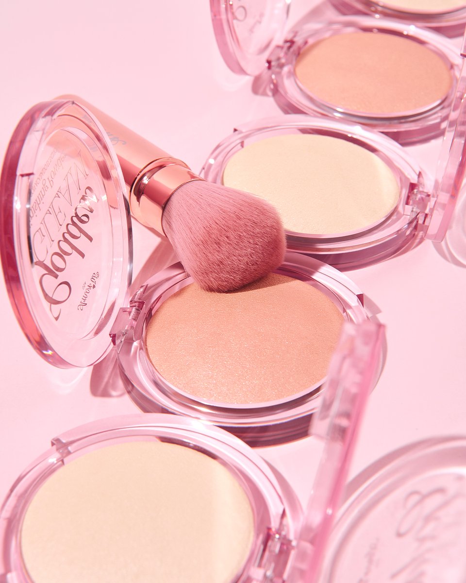 shopamorususa's tweet image. Get your natural radiance on with our NEW Goddess Gleam Luminous Finishing Powder 💫

Designed to provide you with a soft glow, this pressed powder will enhance your complexion in a blink!

🛍️ Get your favorite shade today at amorususa.com

#amorus #finishingpowder #new