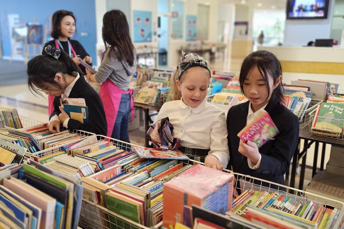 BSB_Shunyi's tweet image. Thank you to all who have supported the book fair! Students can buy books, share their enjoyment with classmates, and contribute to charity at the same time! 110,674 RMB was raised to support Xinyi and Binbin who are suffering from leukemia.
#BSBShunyi #NordAngliaEducation