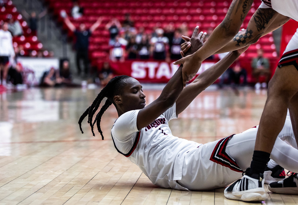 Men's Basketball Season Comes To An End In The First Round Of WAC Postseason Play

🗞️: tinyurl.com/596jvpc9

#TBirdNation