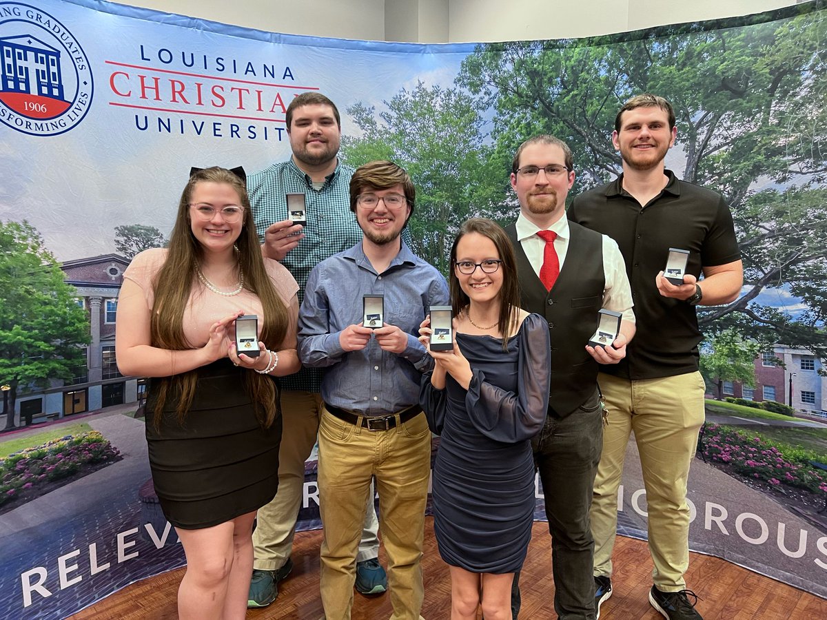Library_LC's tweet image. We are so proud to call these upcoming graduates ours. Congrats on getting your senior rings. #lculibrary #onlythebest #lcuwildcats