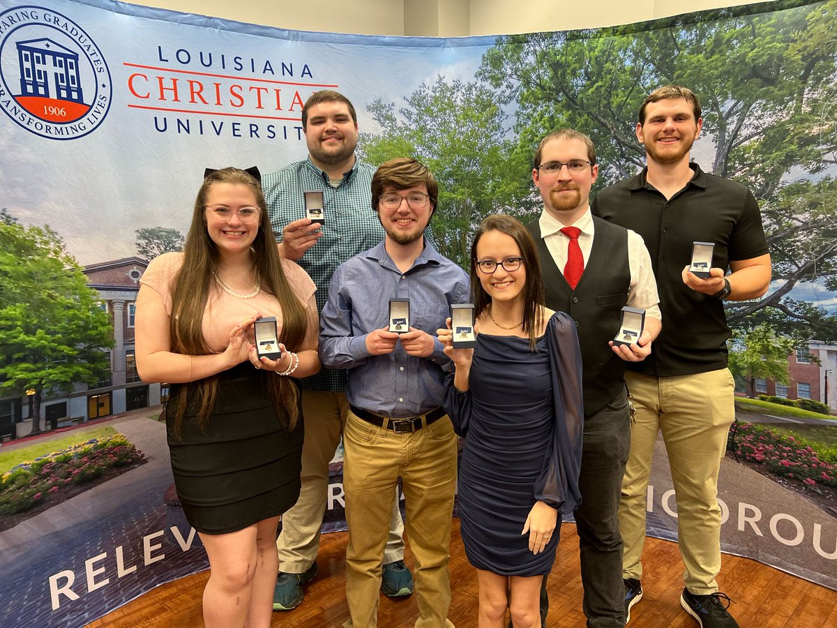 Library_LC's tweet image. We are so proud to call these upcoming graduates ours. Congrats on getting your senior rings. #lculibrary #onlythebest #lcuwildcats