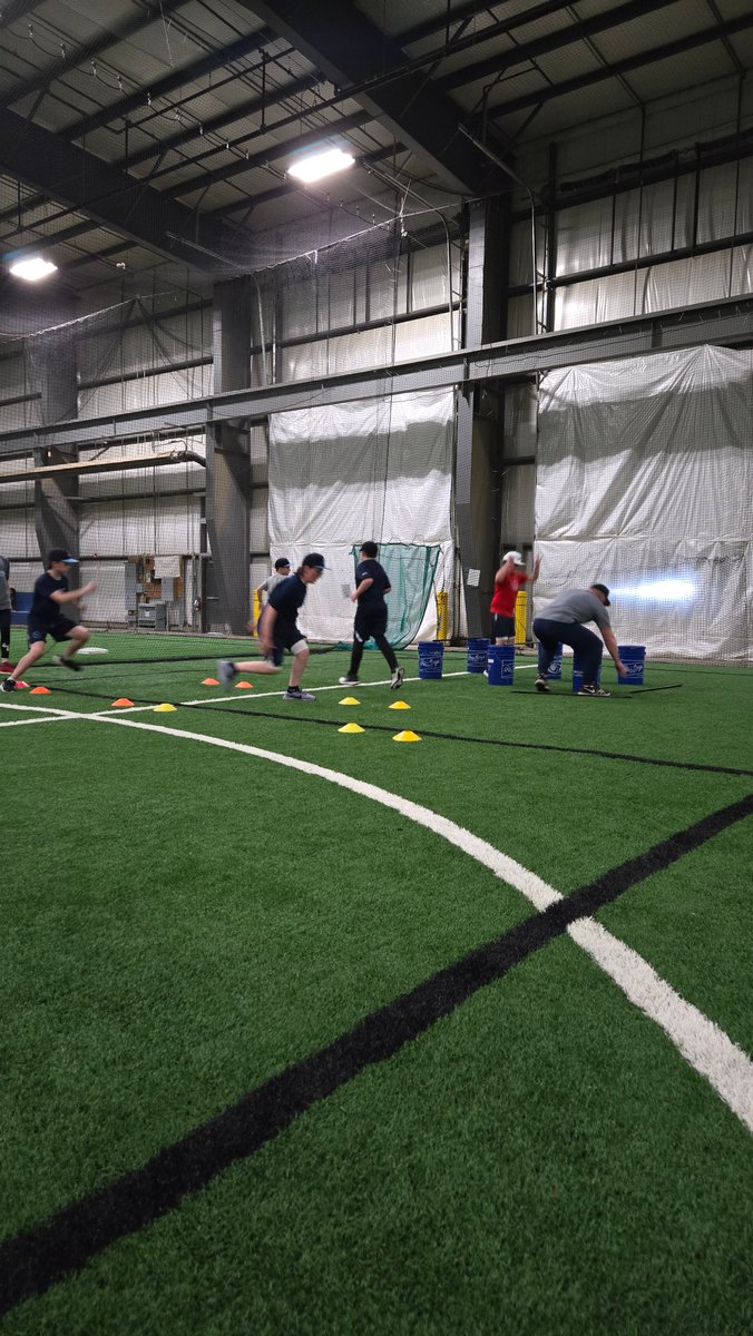 EC_AcademyBase's tweet photo. Agility &amp; explosiveness are skills required to perform at all age levels.

Skills require training. Time to work.

Better Every Day. https://t.co/Q8I9REA6uA