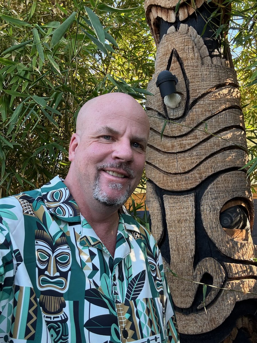 A big shoutout to Jeff, one of our amazing Tiki Yard customers! Thanks for sharing these great photos of you rocking Tiki Yard apparel. We appreciate you! Stay tropical friends!