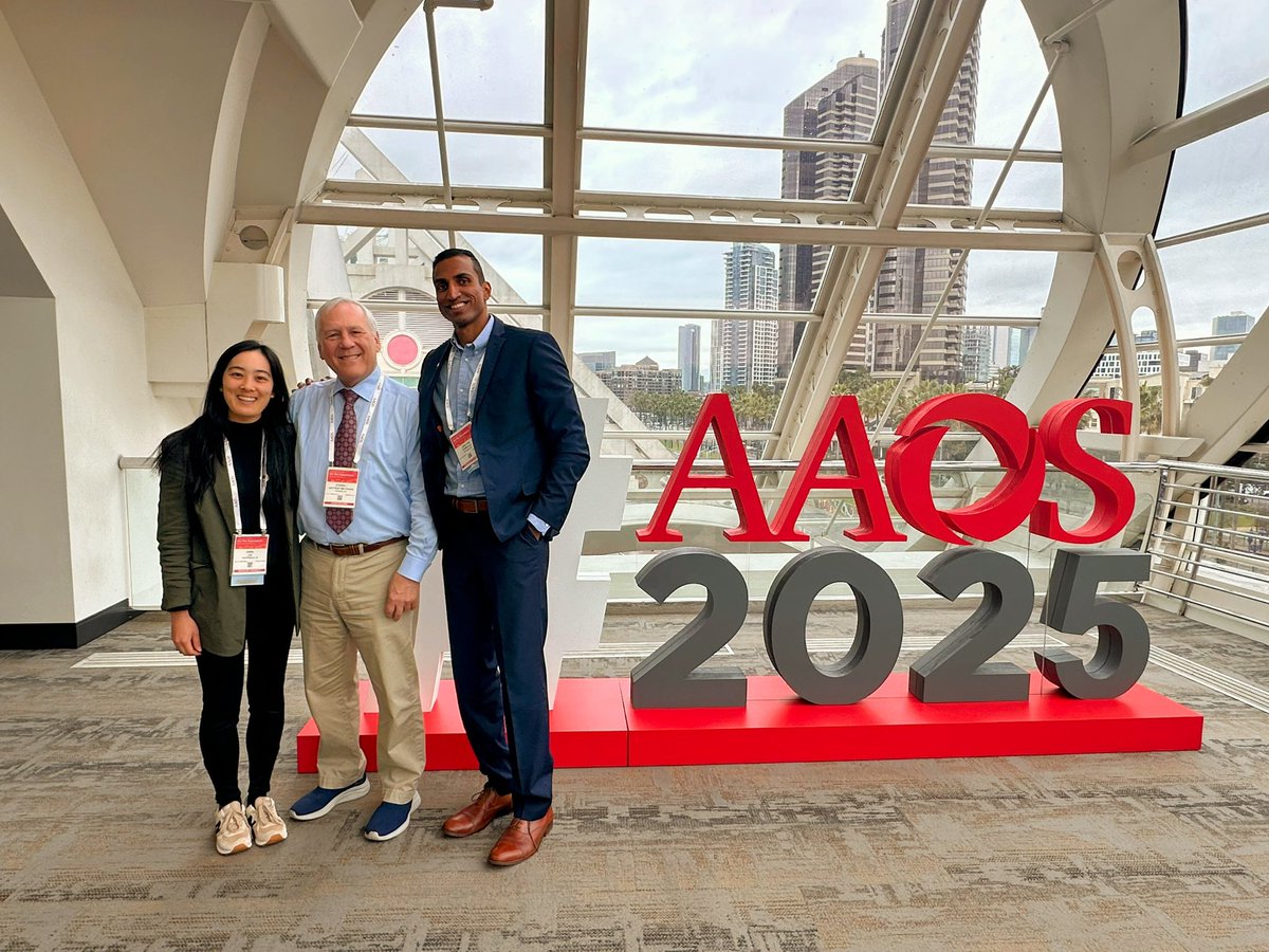 MayoAZOrtho's tweet image. Day 2 of #AAOS with Dr. Katelyn Koschmeder (PGY1) on the big stage. Lots of ICLs attended and our residents Dr. Brinkman (PGY5), Dr. Lin (PGY3), and Dr. Koschmeder volunteering at the medical student programming! Special guest appearance by @DGlaucomflecken