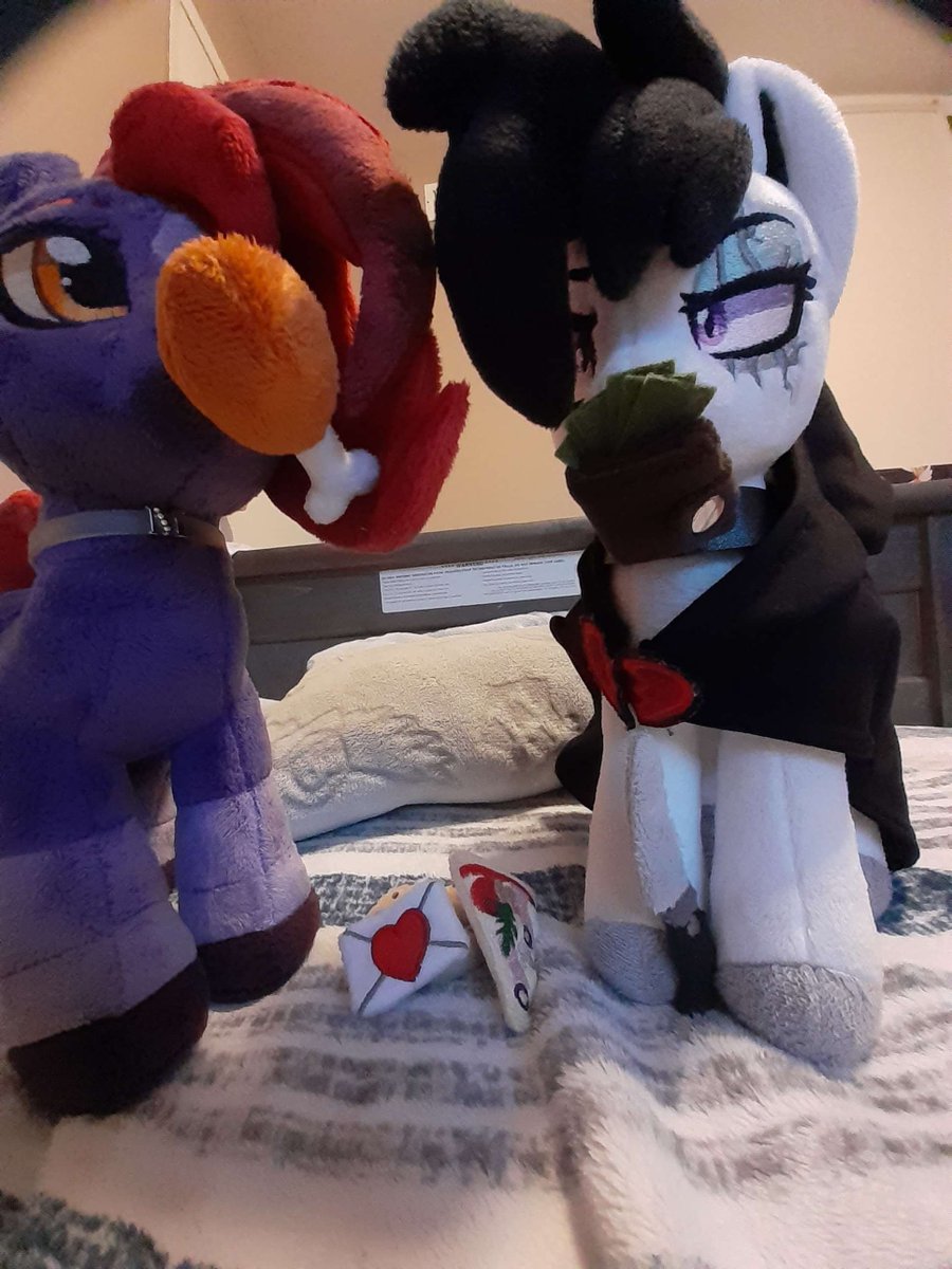 Just taking a nice pic of my lil' sister Mela with myself in there. Peh this wallet is totally from me.......

Thank you <a href="/KetikaCraft/">Katya</a> for your amazing work!!!!