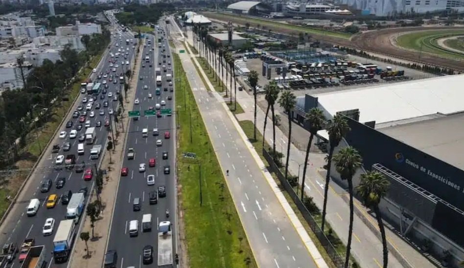 INAUGURACIÓN NUEVA VIA AUXILIAR PANAMERICANA SUR - SURCO con voluntad política de los Alcaldes Rafael - Porky <a href="/rlopezaliaga1/">Rafael López Aliaga</a> y Bruce - Techito <a href="/Carlos_Bruce/">Carlos Bruce - Techito</a> y compromiso con los ciudadanos se hizo realidad esta obra que agiliza la conexión entre avenidas El Derby y Javier Prado.