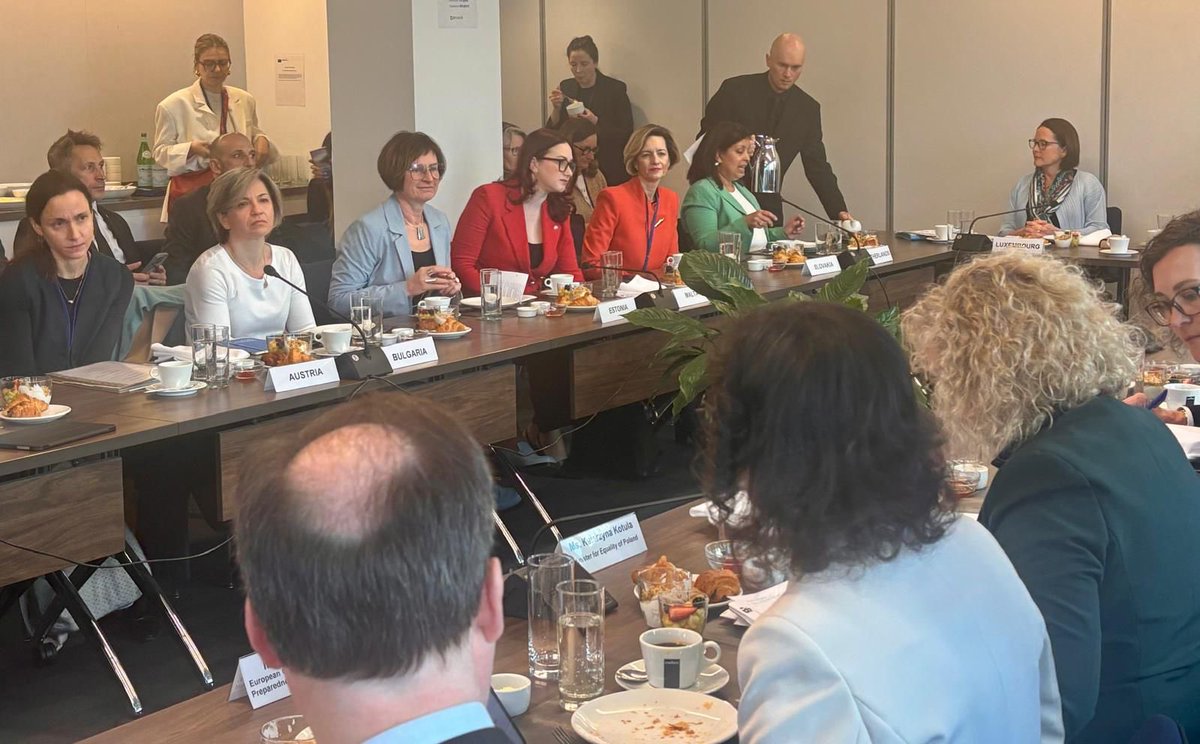 Slovakia at the UN 🇸🇰🇪🇺🇺🇳 (@slovakiaunny) on Twitter photo Today’s continuation of CSW69 w/ Ms. M. Vozáryová, SG of <a href="/SlovakiaMFA/">Slovakia MFA 🇸🇰</a>, leading Slovak delegation.🇸🇰
🟢 EU 🇪🇺 ministerial breakfast
🟢 2 side events on the margins of #CSW69
🟢 working meeting w/ Ambassador <a href="/_VanessaFrazier/">Vanessa Frazier 🧡</a> 🇲🇹 in the context of preparation 🇸🇰 candidacy 4 #UNSC Today’s continuation of CSW69 w/ Ms. M. Vozáryová, SG of <a href="/SlovakiaMFA/">Slovakia MFA 🇸🇰</a>, leading Slovak delegation.🇸🇰
🟢 EU 🇪🇺 ministerial breakfast
🟢 2 side events on the margins of #CSW69
🟢 working meeting w/ Ambassador <a href="/_VanessaFrazier/">Vanessa Frazier 🧡</a> 🇲🇹 in the context of preparation 🇸🇰 candidacy 4 #UNSC