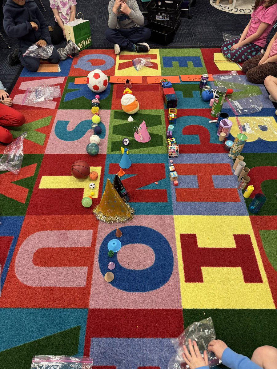 OCTGOrtiz's tweet photo. Some might say we are 3D shape experts 😉 
#OCT4U https://t.co/NRZj1DMIEw
