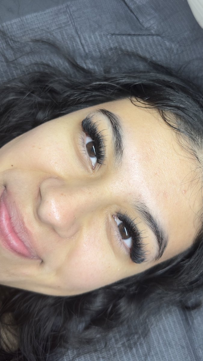 Wispy volumes 🤭✨ 
#lashes