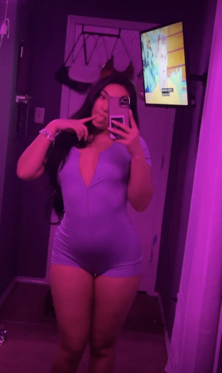 Prettyygir1's tweet photo. @blaccmajek They say I have little titties what do you think ?🤭 https://t.co/I7wZRo0fAq