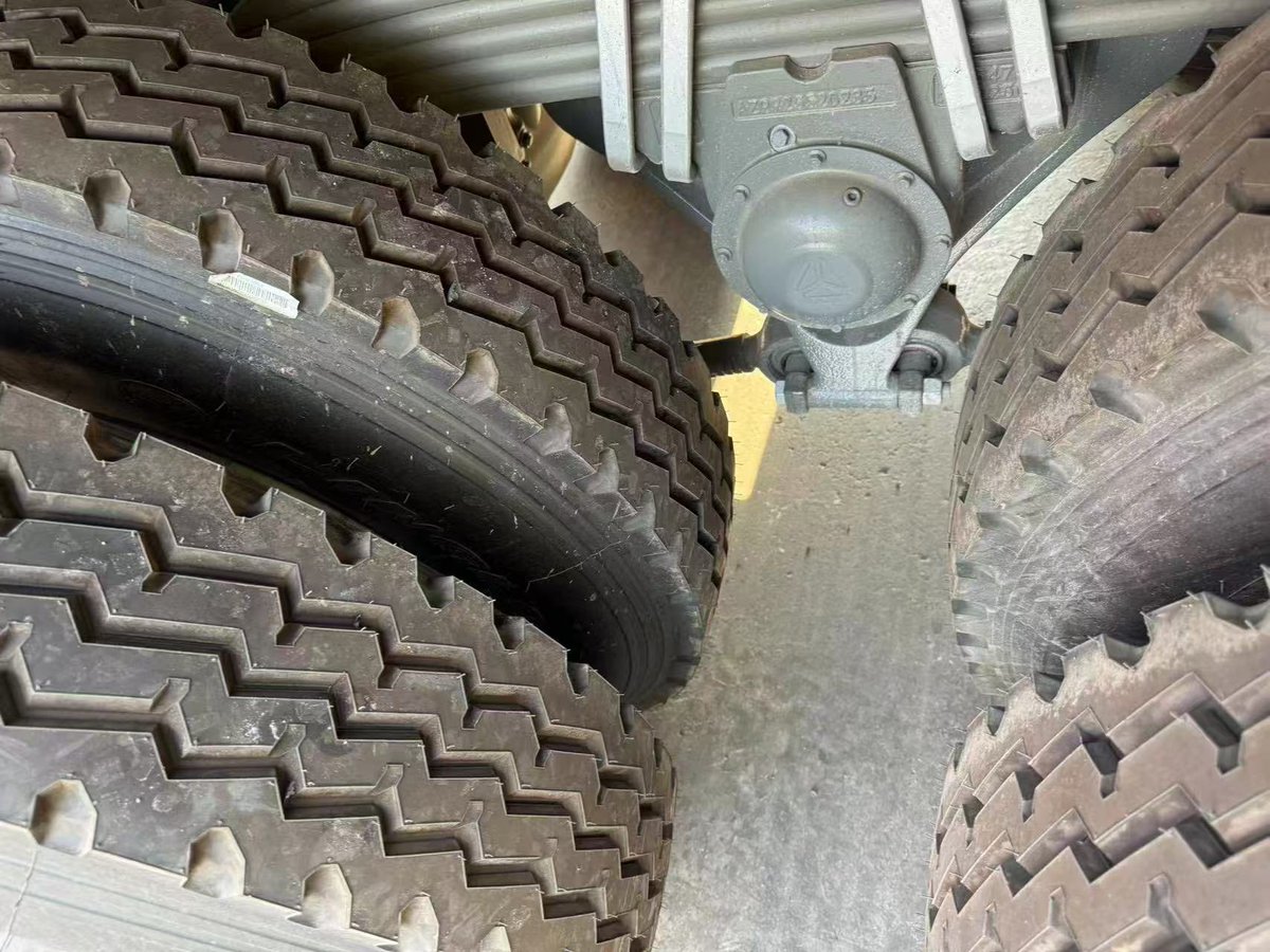 NicoleC24419658's tweet image. Available —SINOTRUK HOWO 8x4 DUMP TRUCK, LHD
MODEL:ZZ3317V3867B1
Engine:WP12.400E201,400hp