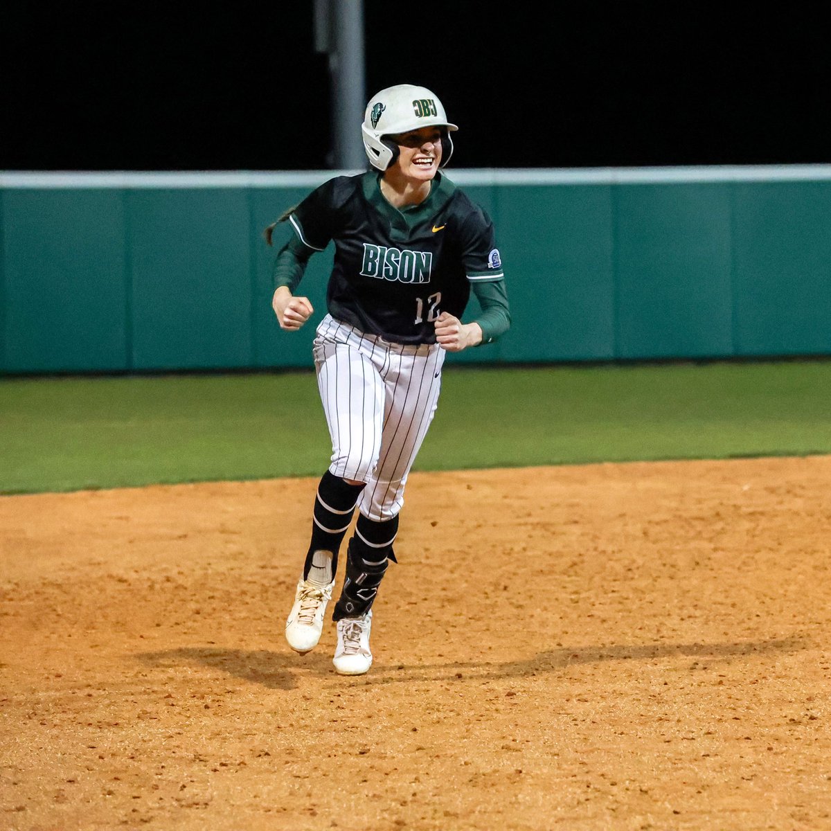OBU_Softball's tweet photo. Walk-offs and series wins are what we live for! #OnToVictory https://t.co/H826mEAbdm