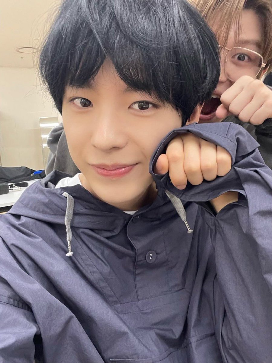 schlgirlbye's tweet image. #idontgetit