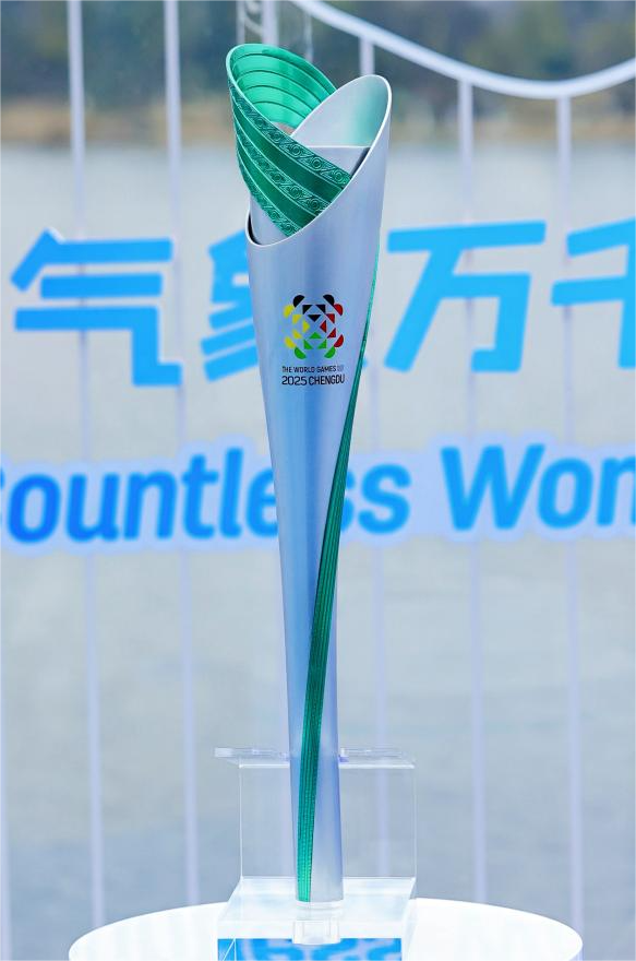 IPRinCN's tweet photo. 🔥 The first-ever official torch for @TheWorldGames, Zhumeng (meaning "chasing dreams"), has been unveiled in #Chengdu, #Sichuan, by the International World Games Association (#IWGA)!
Designed with elements of Sichuan's #culturalheritage and natural beauty, it marks the start of countdown to the Games' 12th edition to be held this August. 🌍Thousands of athletes will compete across 35 sports including breaking🕺and fistball🤾— get ready for an epic global showdown! 🏅 #RoadtoChengdu #TWG2025 #WeareTheWorldGames