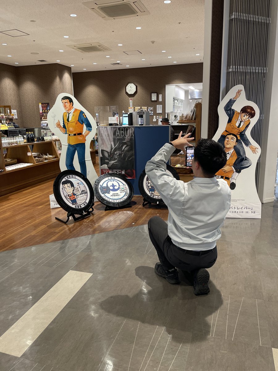 pat_tsuchiura's tweet image. 🎊展示始まりました🎊
新たに設置するデザインマンホール3種類を市役所1階のきらら館で展示しています🥁
普段何気なく通り過ぎているマンホールですが、この機会に設置前のマンホール蓋を見に来てください!
23日まで展示、24日に市内3ヶ所に設置します
パト焼酎も現品ございます🥂
#マンホーラー
