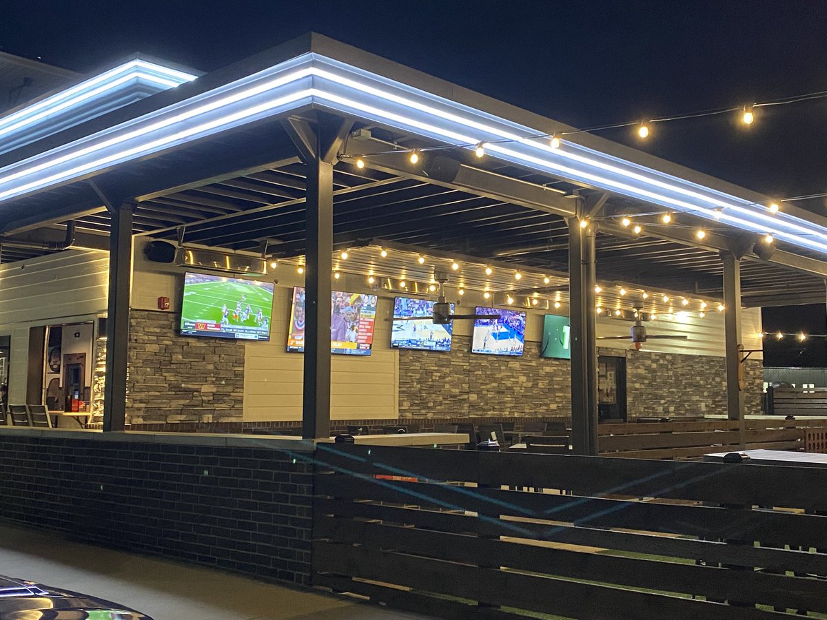 JoplinNewsFirst's tweet photo. @bigwhiskeys American Restaurant & Bar now open in #Neosho! Located north side of Loweโs, along Hwy 60 at 1411 Blue Oak Ln https://t.co/dKcJixwapz โ More than a dozen locations in the K-O-A-M area: Bentonville, Branson, Tulsa, Fayetteville, Jefferson City, Lebanon, Nixa, Ozark, Poplar Bluff, Republic, Siloam Springs, Springfield (3X)! @NeoshoChamber #KOAMnewsnow #JoplinNewsFirst