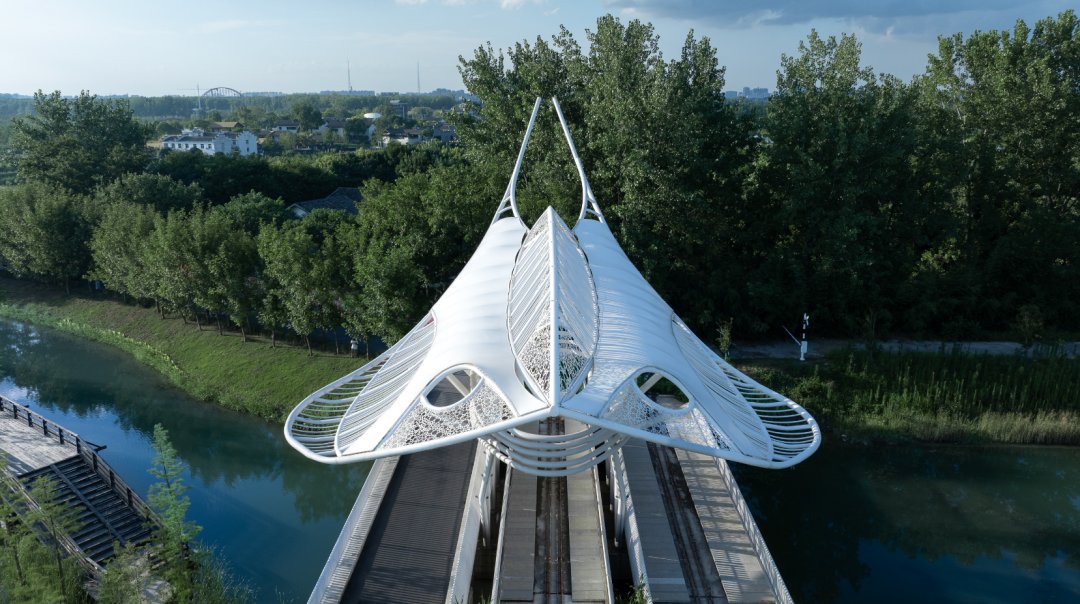framespace2's tweet photo. Steel bridge in the shape of a bird 🐦 https://t.co/MdwoVYOntK