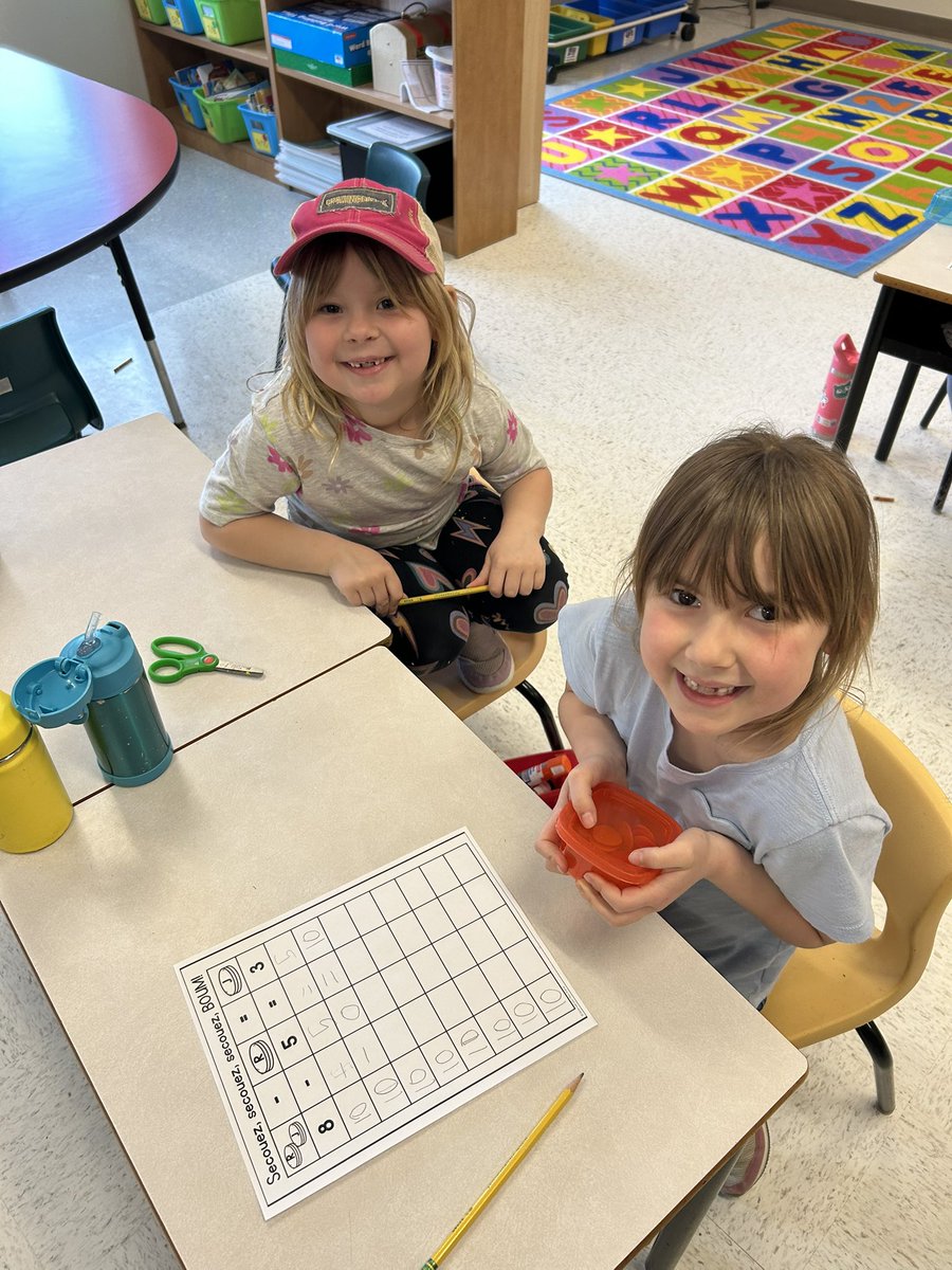 TEC_6650's tweet image. Mme MacLellan’s grade primary/one immersion students were playing a game called “Sécouez, sécouez, sécouez BOOM!” to help write subtraction sentences! They had lots of fun shaking the container and counting the red and yellow counters.
#SRCEMarchIsMathMonth