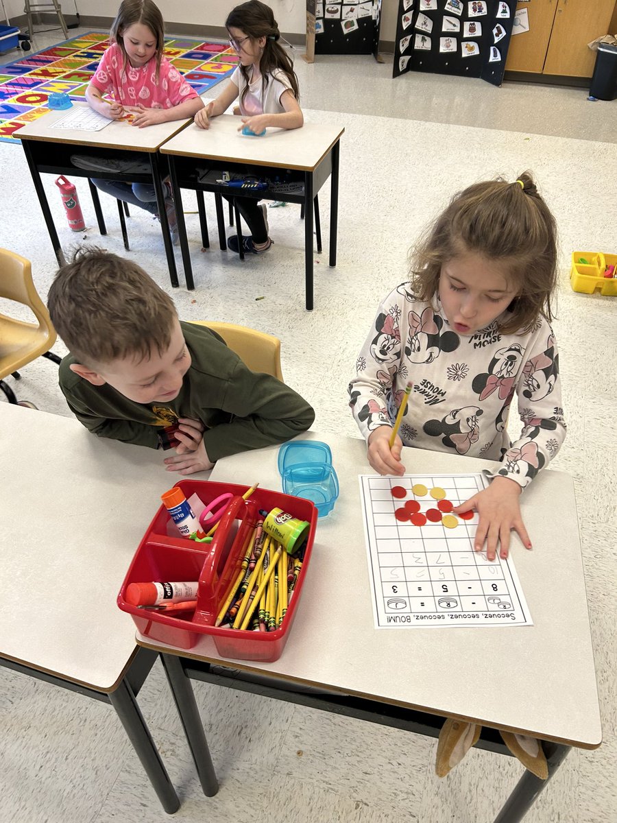 TEC_6650's tweet image. Mme MacLellan’s grade primary/one immersion students were playing a game called “Sécouez, sécouez, sécouez BOOM!” to help write subtraction sentences! They had lots of fun shaking the container and counting the red and yellow counters.
#SRCEMarchIsMathMonth