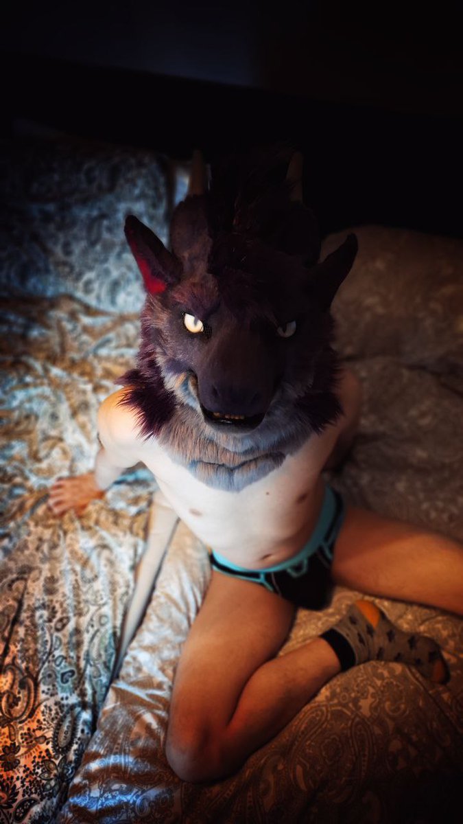 Come join me on the bed