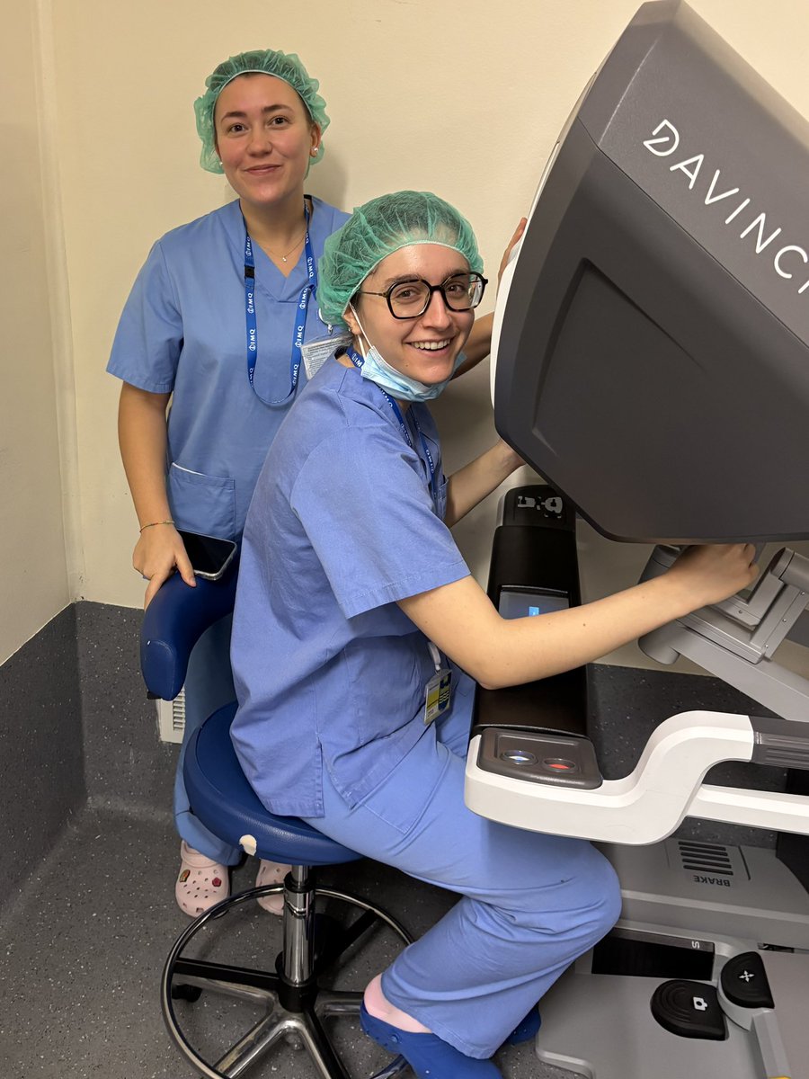 Urologia Clinica Bilbao (@urologiab) on Twitter photo <a href="/UrologiaB/">Urologia Clinica Bilbao</a> comprometida con la formación de nuestros futuros médicos. Alumnas de Medicina de la facultad de ciencias de la salud de Universidad <a href="/deusto/">Universidad Deusto - Deustuko Unibertsitatea</a> . Práctica de simulación con sistema robótico DaVinci.🦾 <a href="/UrologiaB/">Urologia Clinica Bilbao</a> comprometida con la formación de nuestros futuros médicos. Alumnas de Medicina de la facultad de ciencias de la salud de Universidad <a href="/deusto/">Universidad Deusto - Deustuko Unibertsitatea</a> . Práctica de simulación con sistema robótico DaVinci.🦾