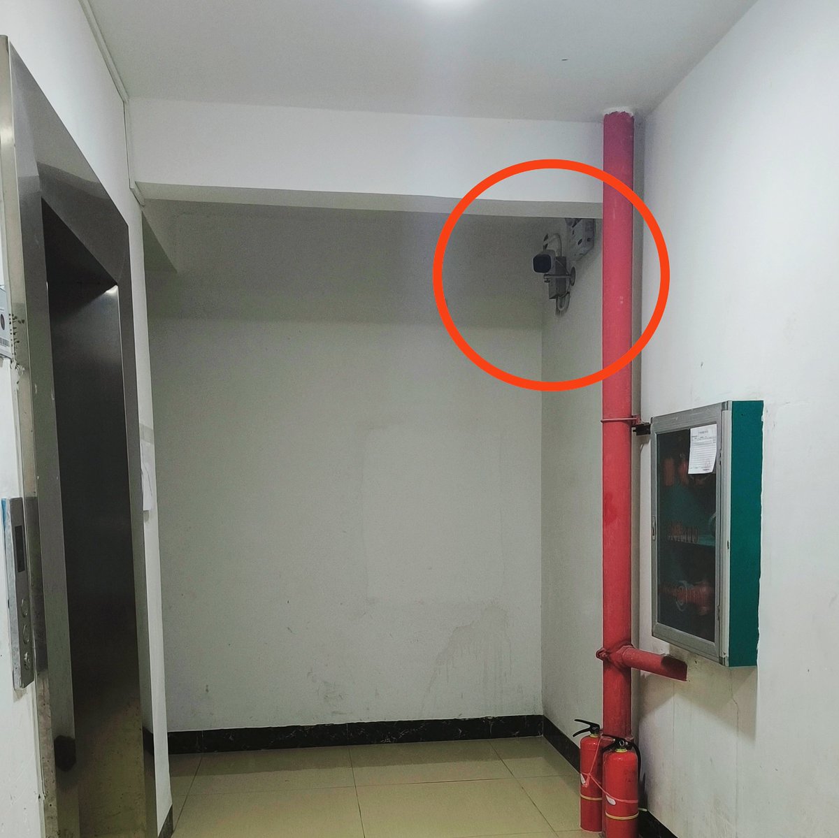 一开始只祈祷没人坐电梯上来，现在祈祷保安大叔别盯着监控发现我🙏🏻🙏🏻🙏🏻