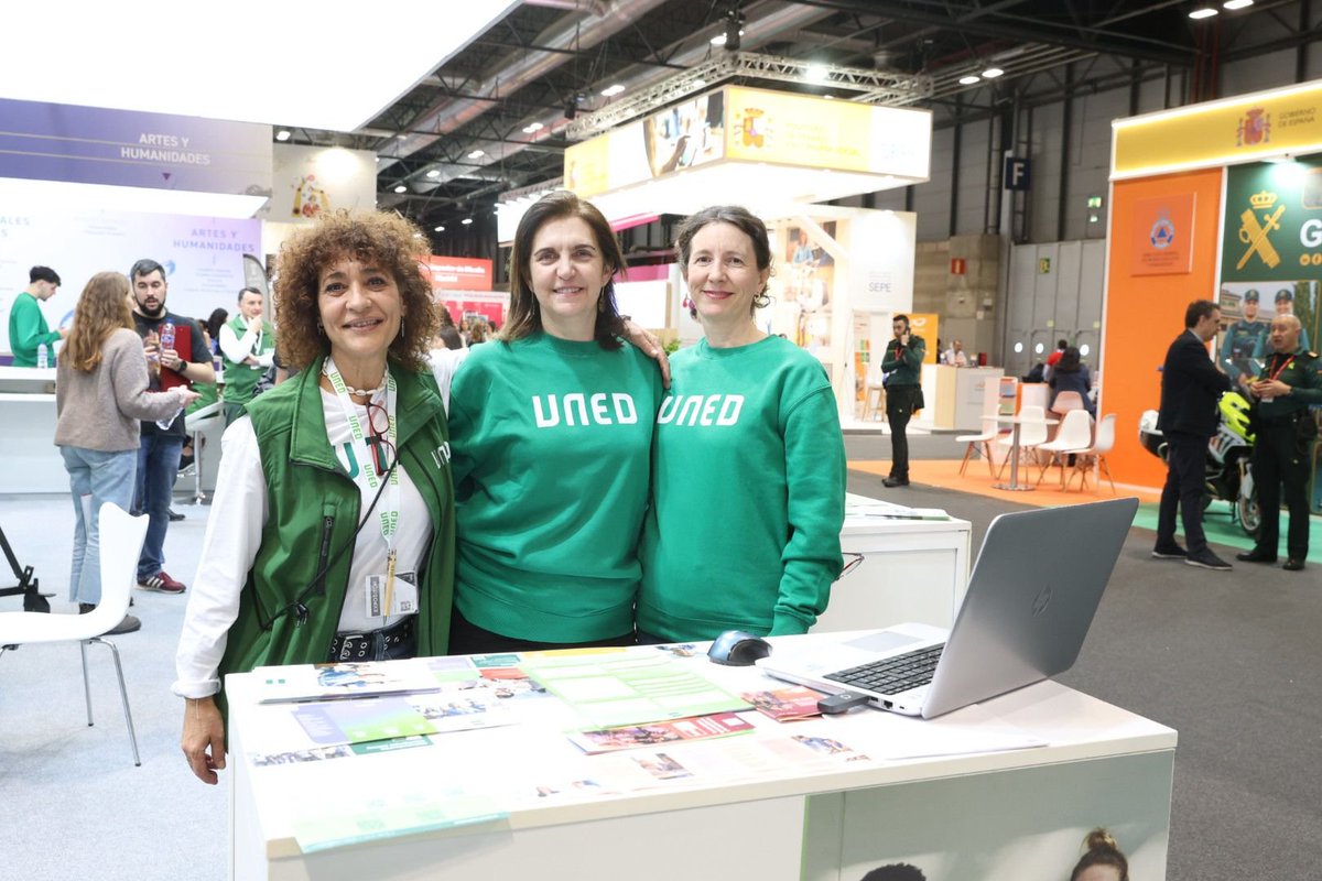 🎓 Hoy hemos recibido la visita de <a href="/DianaMorantR/">Diana Morant</a>, ministra de <a href="/CienciaGob/">Ministerio de Ciencia, Innovación y Universidades</a>, en nuestro stand de <a href="/FeriaAula/">AULA</a>